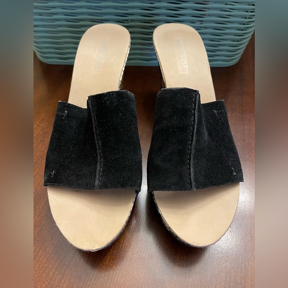 Nine West Ersilia Women’s black suede upper wedged sandal. Sz 8 M - Picture 4 of 8